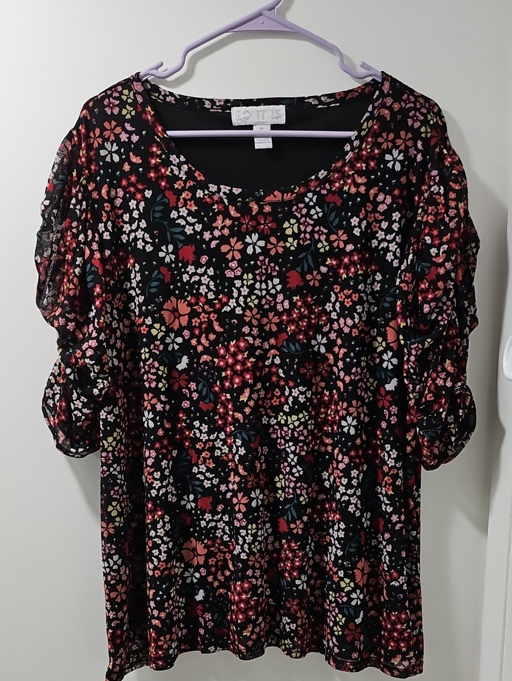 So It Is Floral Puff-Sleeve Women's Top in Black and Red Size 3X NEW